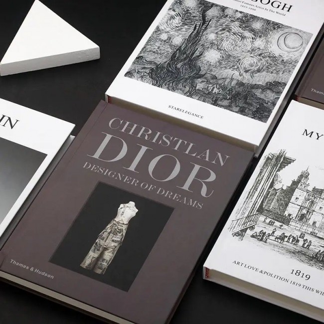 مجلة كتيبات غلاف مقوى علامة DIOR-4550